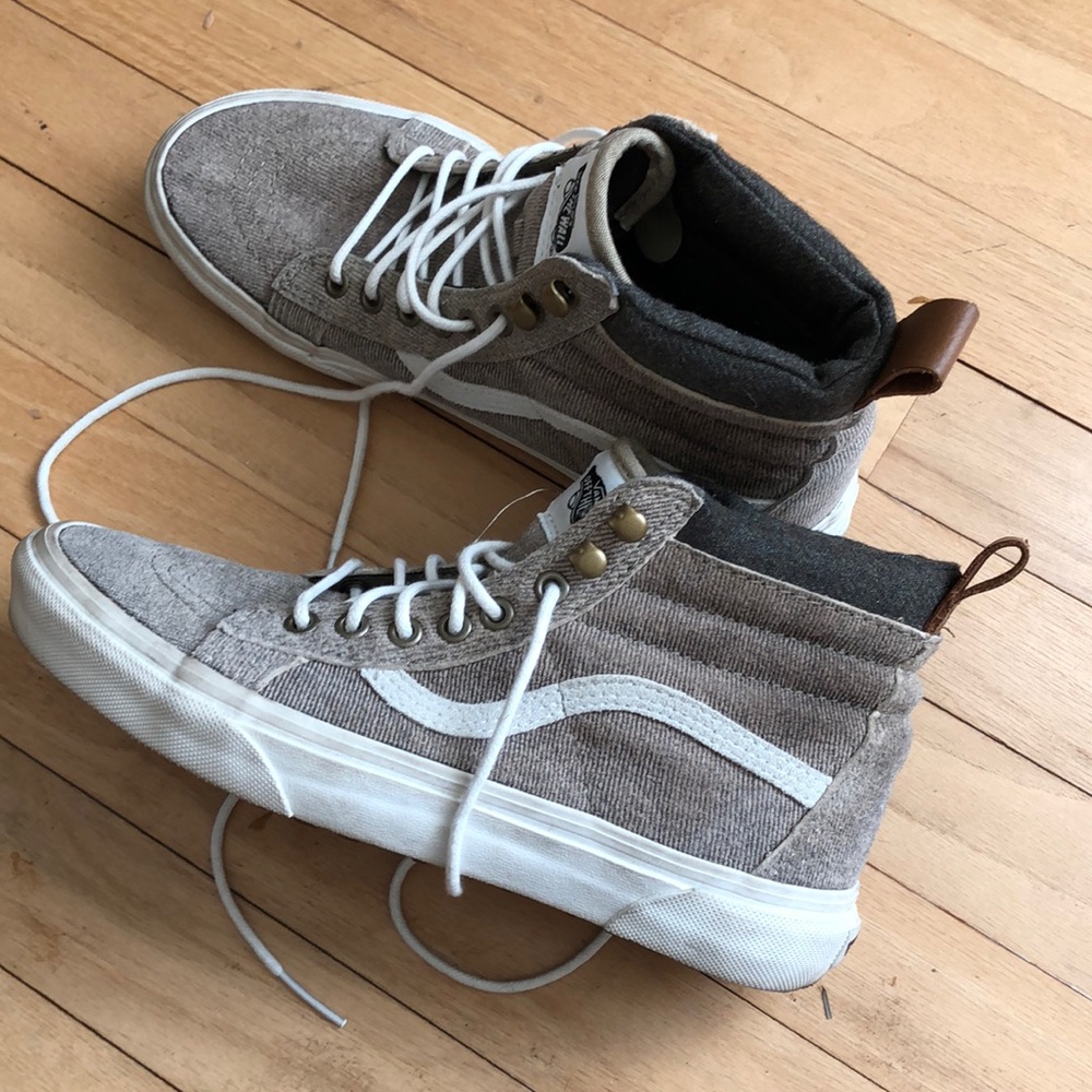 Vans hi tops M size 7 and Women’s size 8.5